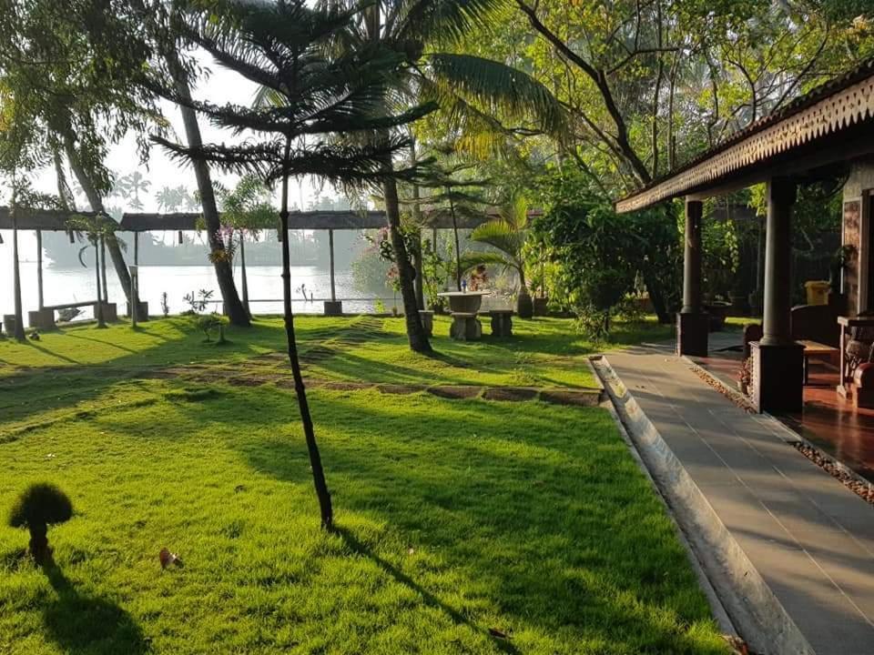 Ambadis Villas Kodungallūr Exterior foto